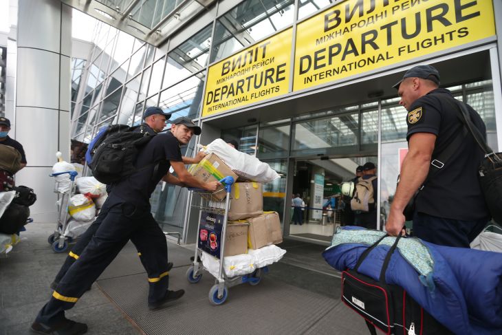 Украинских спасателей отправили в Грецию
