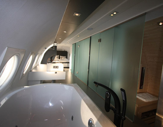 500x_planehotel3.jpg