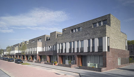 DZN_Roomburg-housing-by-Leen-Borst-and-Mark-Snitker-14.jpg