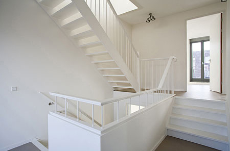 DZN_Roomburg-housing-by-Leen-Borst-and-Mark-Snitker-20.jpg