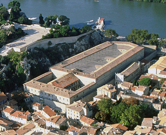 1778320-2417166.jpg
