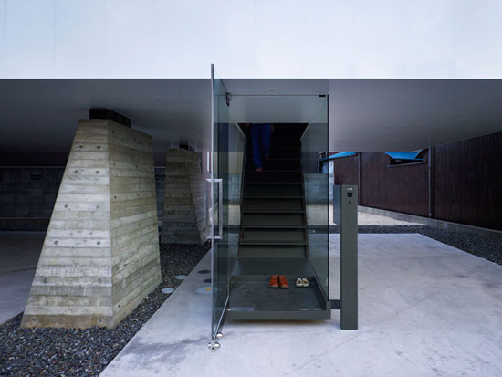 House-in-Obama-Japan-by-Suppose-Design-photo-by-Toshiyuki-Yano-yatzer_4.jpg