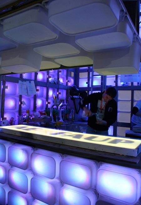 dzn_Temporary-Bar-Diogo-Aguiar-and-Teresa-Otto-4.jpg