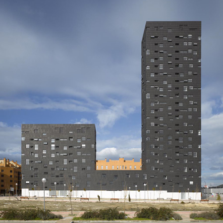 dzn_132-Social-Housing-Block-by-Estudio-Entresitio-15.jpg