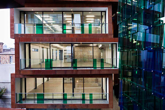 ironbank_building_r200410_3.jpg
