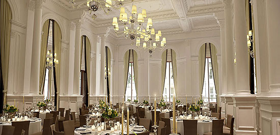 dining-and-bars_1.jpg
