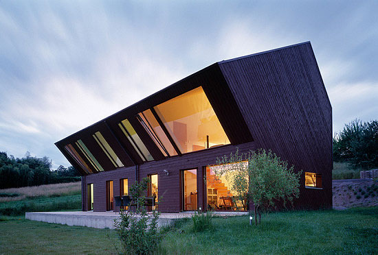 Crooked_house_01.jpg