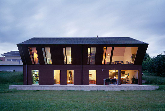 Crooked_house_02.jpg