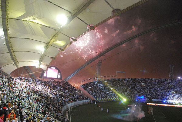 800px-Khalifa_International_Stadium_interior_night_2009_Emir_Cup.jpg