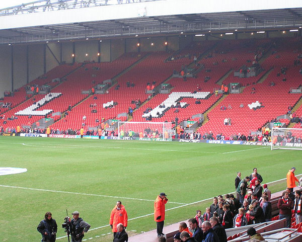 800px-Anfield_The_Kop_2005-01-15.jpg