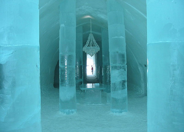 800px-Sweden_Ice_Hotel_5.jpg