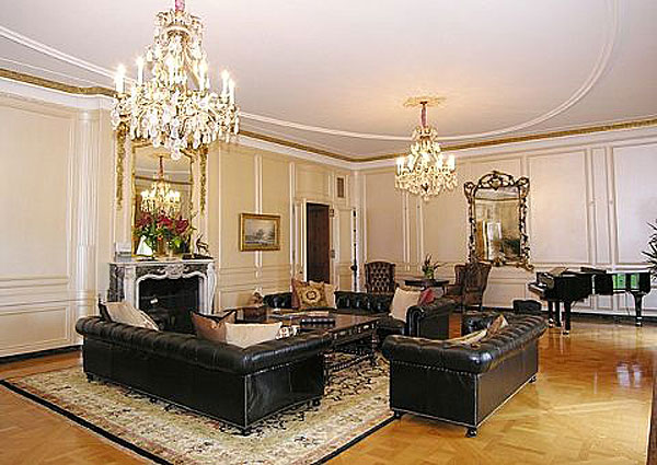 920468living_room_w_fp.jpg