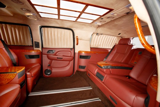 CADILLAC-ESCALADE-ESV-XXXL-interior-1.jpg