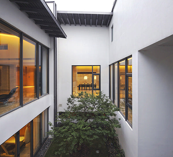 06-Night%20View%20of%20B3%20Courtyard-1.jpg