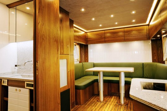 Mercedes-Benz-Zetros-interior-2.jpg