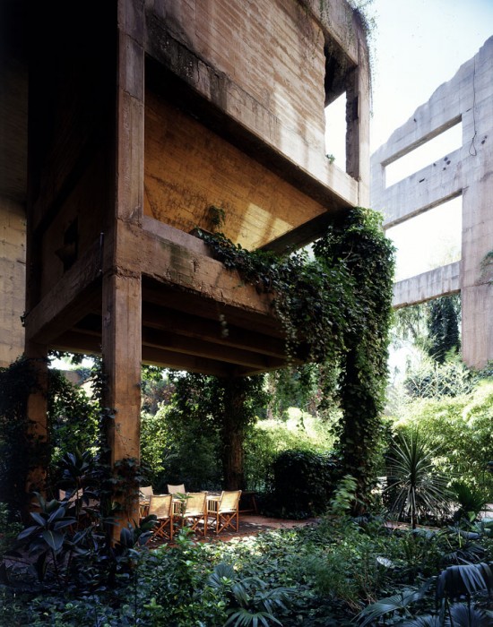 ShockBlast_Ricardo-Bofill-cement-factory-101-550x700.jpg