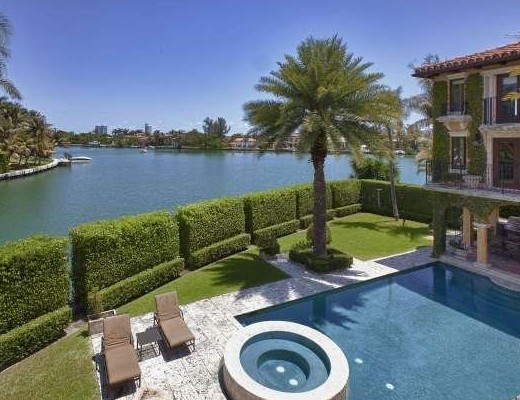 96249-pool-of-tennis-star-anna-kournikovas-miami-beach-home.jpg