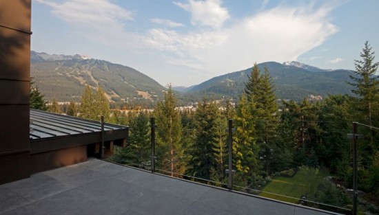 Compass-Pointe-Whistler-02-1-750x428-550x313.jpg