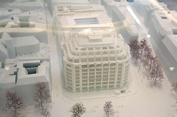 186_230511_model_09.jpg