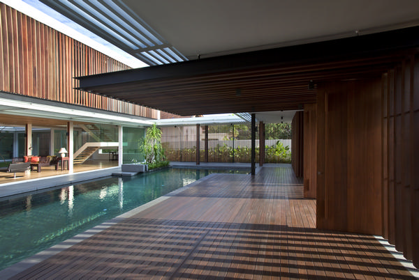 Enclosed%20Open%20House%2007.jpg