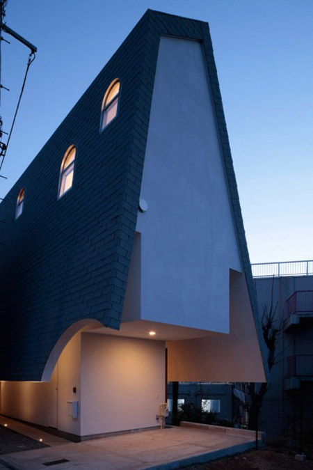 House-with-Eaves-and-an-Attic-1-460x690.jpg