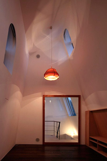 House-with-Eaves-and-an-Attic-9-460x690.jpg