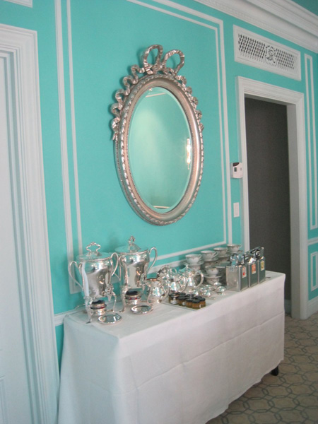 theres-enough-space-to-host-a-dinner-party-for-10.jpg