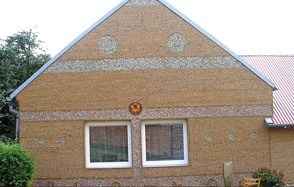 cork-house-Mutenice-550x350.jpg