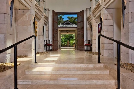 Jewel-of-Maui-00-750x499-550x365.jpg