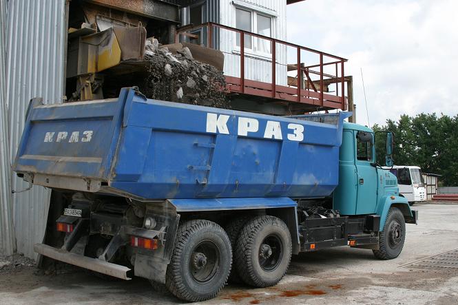 Загрузка руды для транспортировки1.JPG