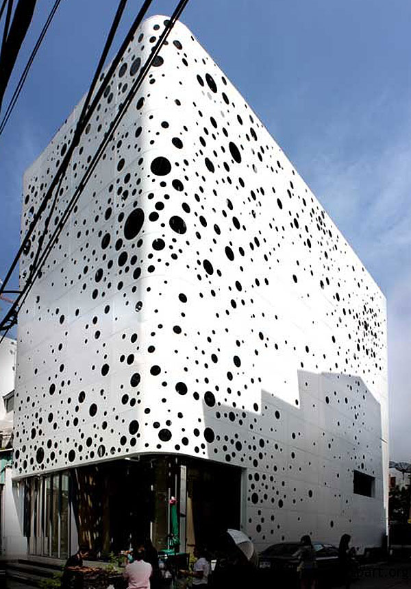 03-lightmos-street.jpg