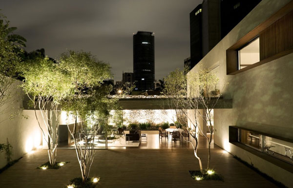 1318449647-09-vista-da-sala-a-rea-noturna-1000x666.jpg