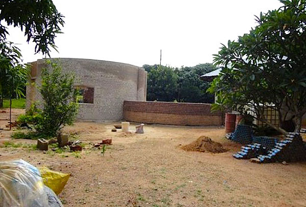 Nigeria-bottle-house-2.jpg