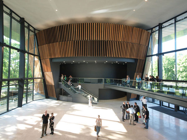 RWCMD,%20foyer%20(c%20BFLS).jpg
