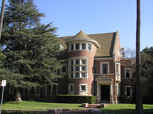 american-horror-story-house-for-sale.jpg
