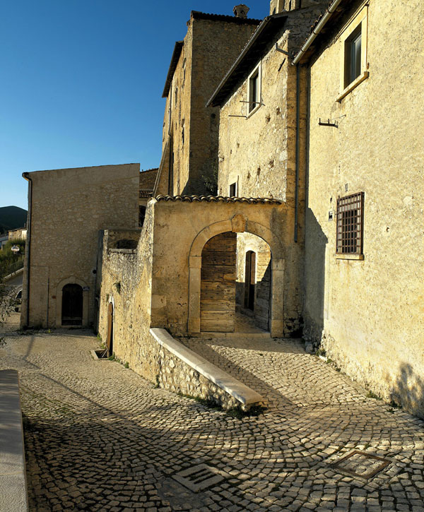 Santo_Stefano_di_Sessanio_hqroom_ru_10.jpg