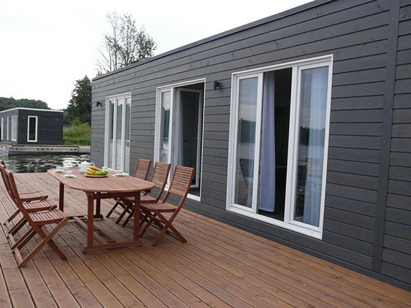 Houseboat-4.jpg