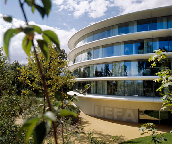 uefa04_jpg_1347569790.jpg