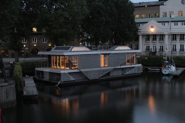 floatinghouse01.jpg