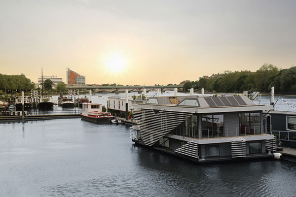 floatinghouse15.jpg