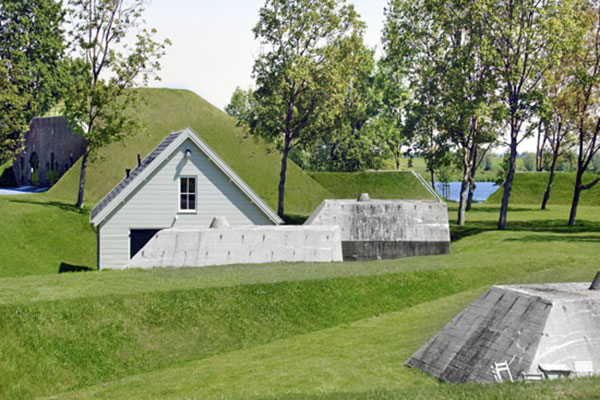 500de84028ba0d609d000034_fort-werk-aan-t-spoel-rietveld-landscape_rob6925rl.jpg