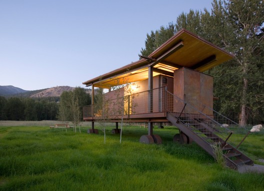 1361721758_rolling-huts-ck-008-528x382.jpg