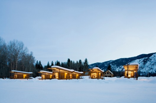 1877556044_rolling-huts-tb-011-528x350.jpg