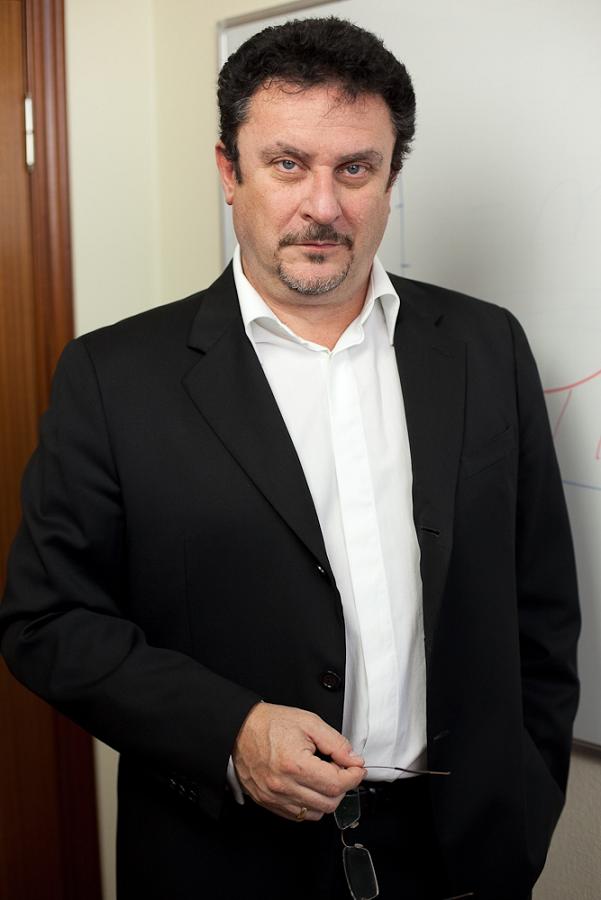 Пейкович стоит1.JPG