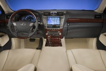 lexusgibrid2.jpg